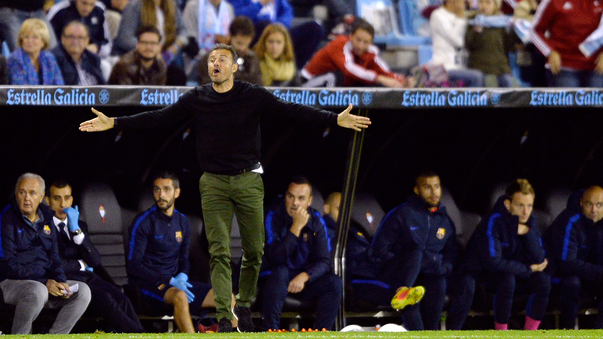 Luis Enrique pidiendo explicaciones durante el Celta-Barça
