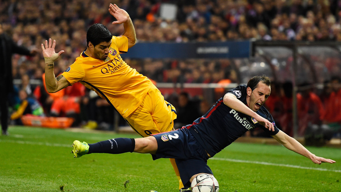 Godín y Luis Suárez, durante un partido entre FC Barcelona y Atlético