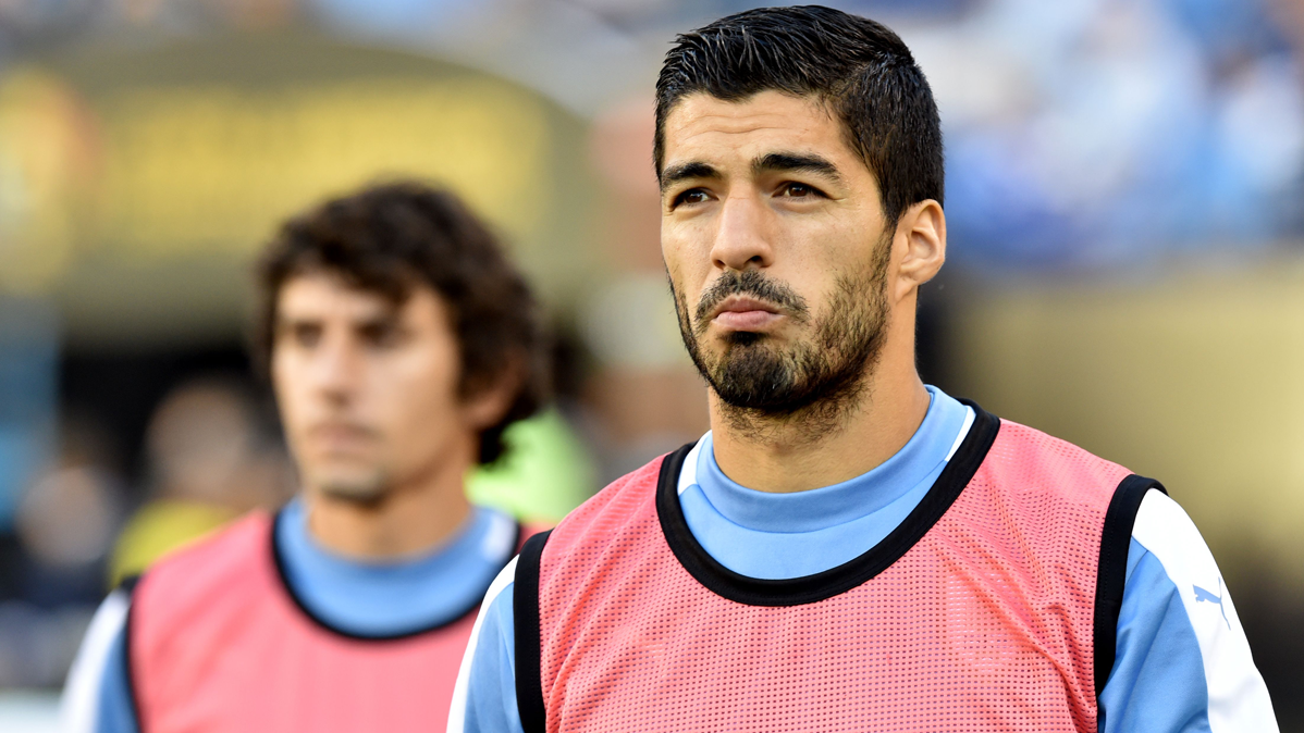 Luis Suárez, calentando antes de iniciar el partido contra Venezuela