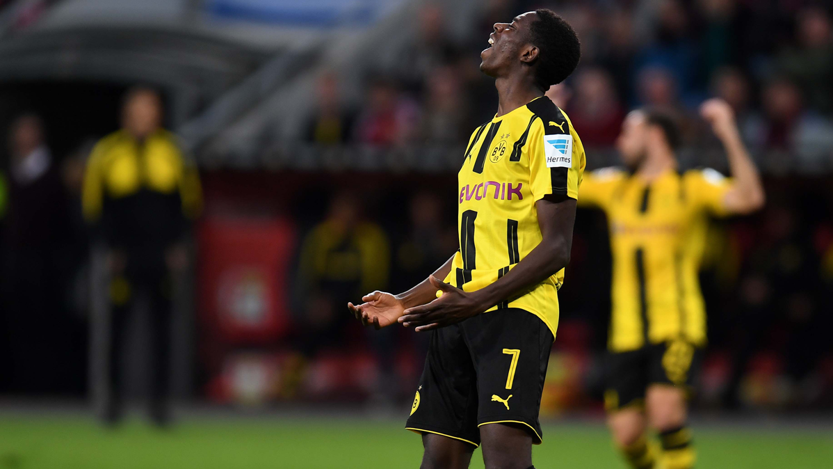 Ousmane Dembélé, lamentando una ocasión fallada con el Dortmund