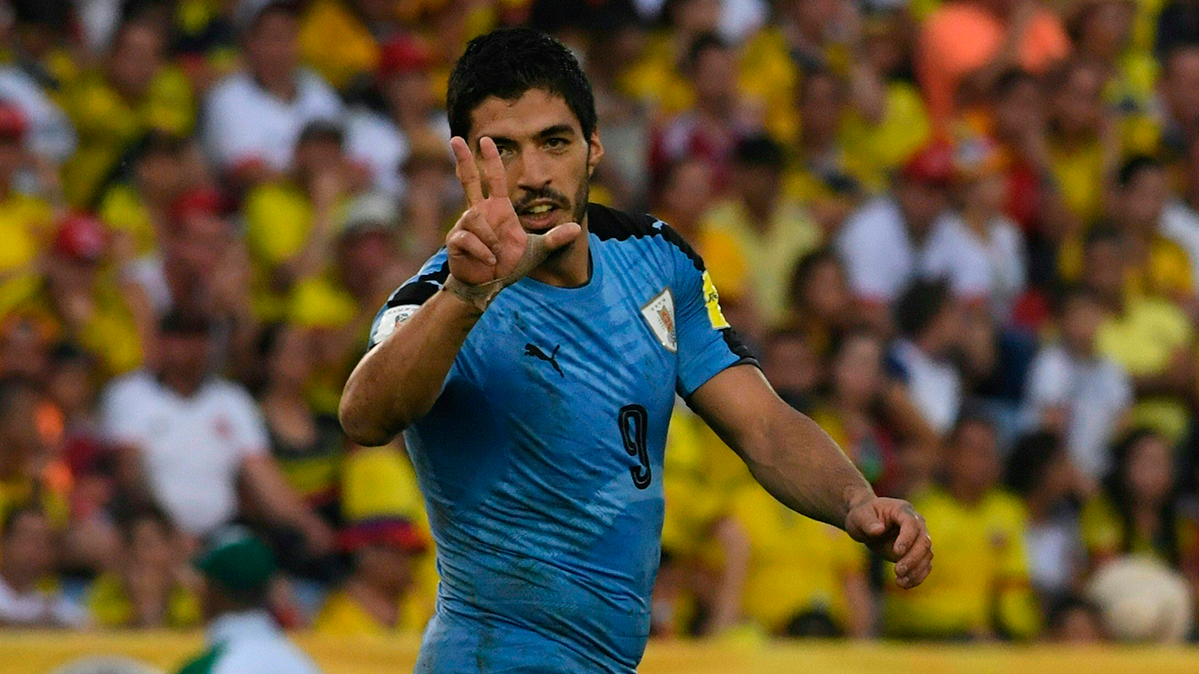 Luis Suárez celebra el tanto ante Colombia