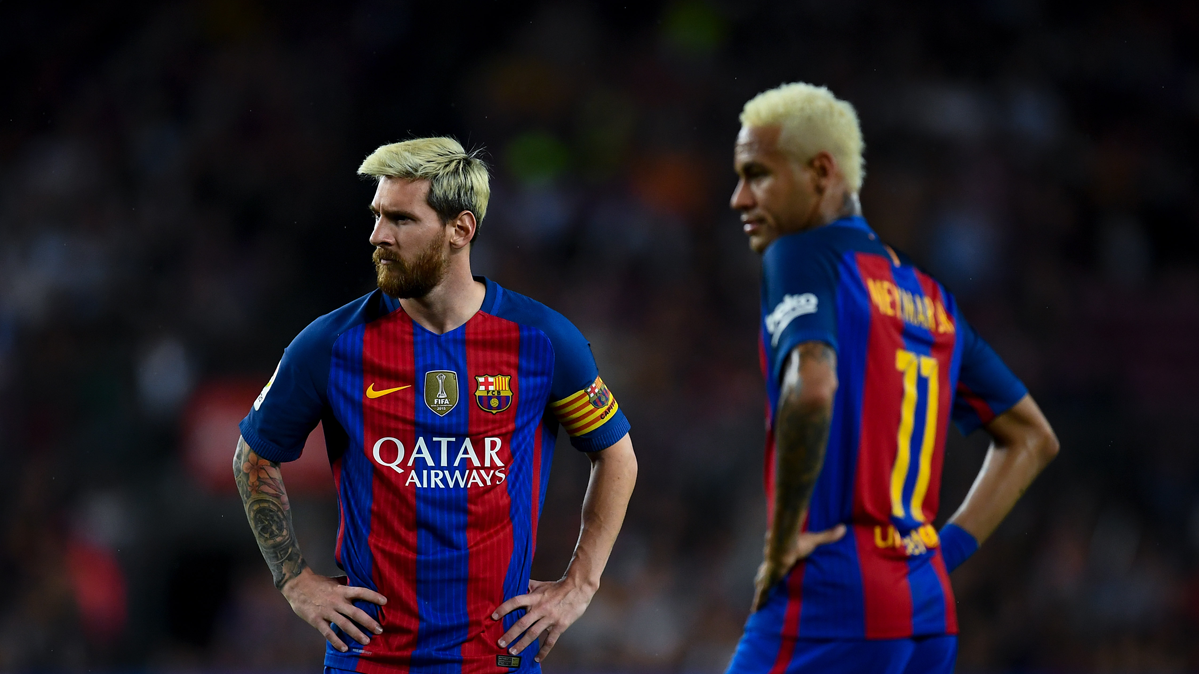 Leo Messi and Neymar Jr, looking to the horizon in a party of the Barça