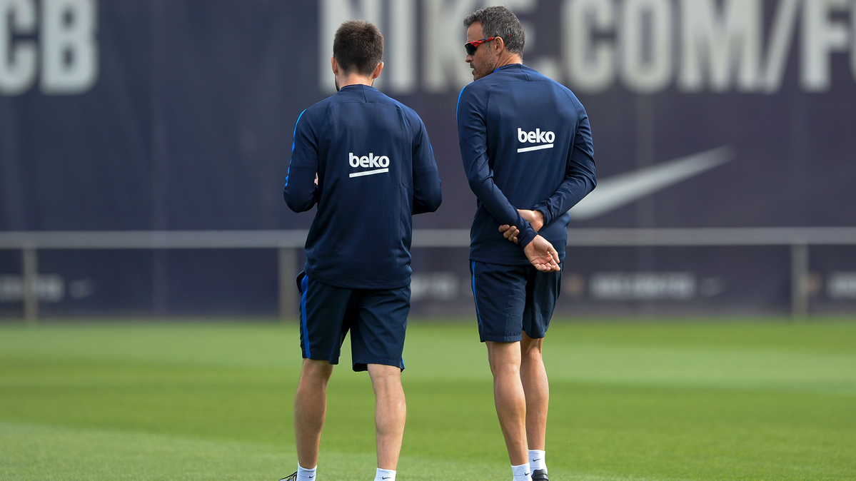 Luis Enrique, chatting with one of his assistants in the Ciutat Esportiva