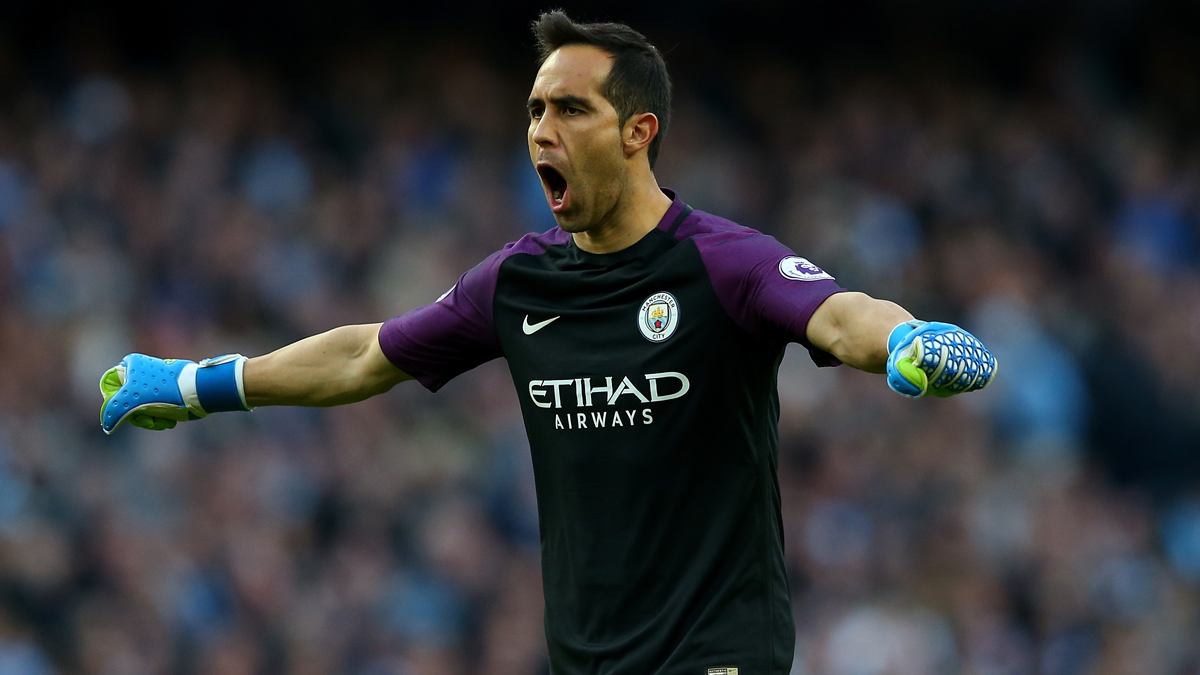 Claudio Bravo, celebrating a goal of the Manchester City in the Etihad
