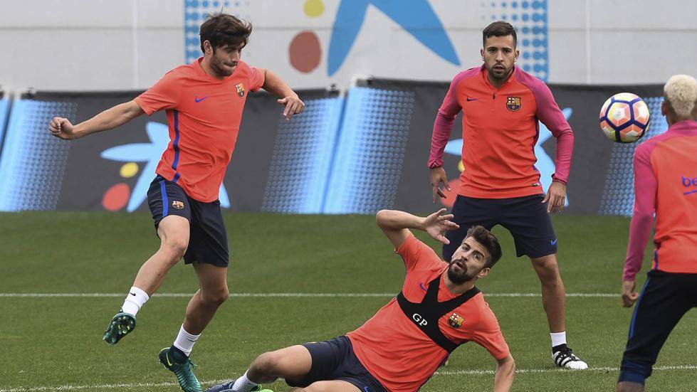 Sergi Roberto y Jordi Alba, en el entreno del FC Barcelona