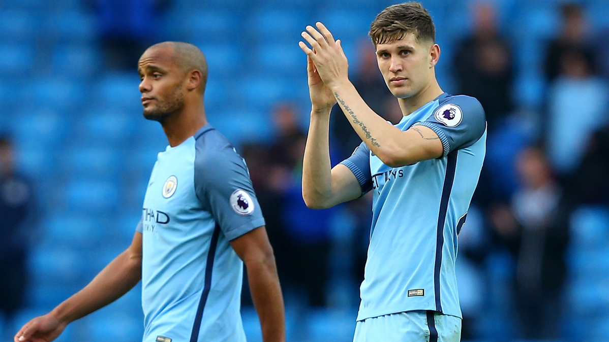 Kompany And Stones, applauding to the public after the tie against the Everton