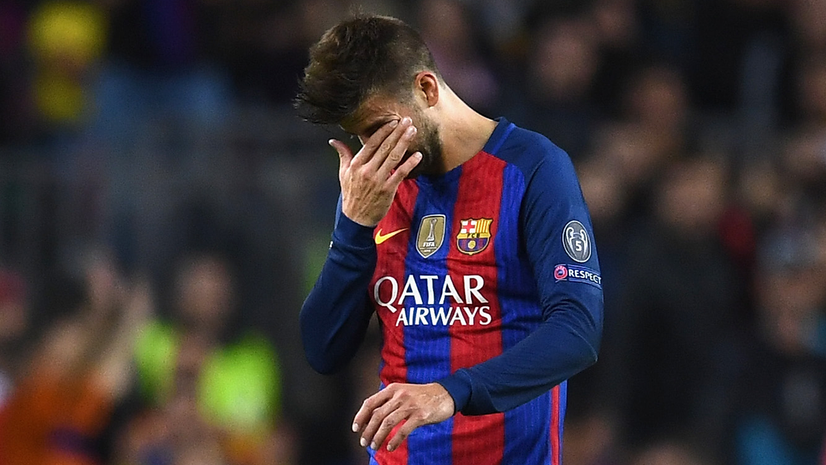 Gerard Piqué, dolorido, abandona el Barça-City