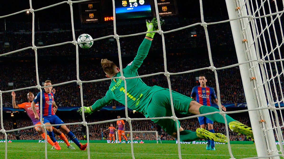 Marc-André ter Stegen saving a clear action in the Barça-City