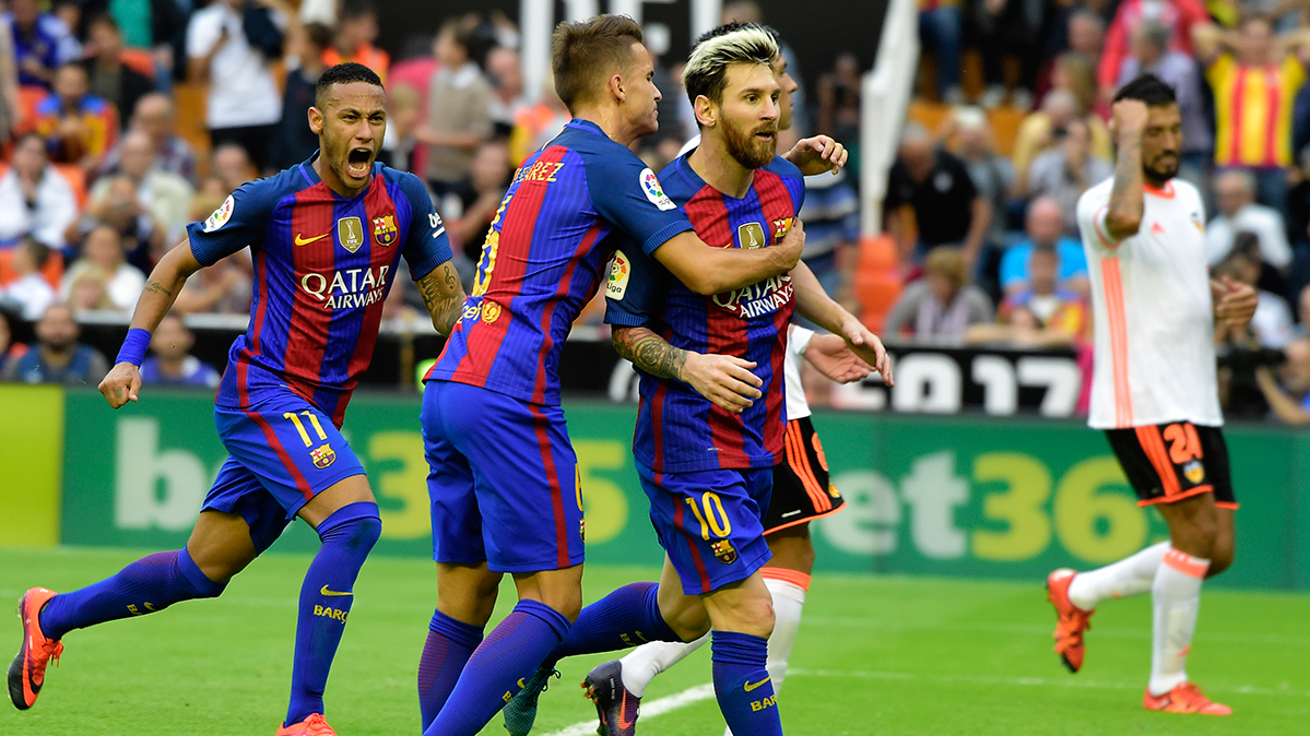 Leo Messi and the cracks of the Barça celebrate the last goal in front of Valencia