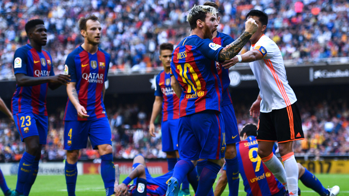 Leo Messi, celebrando el gol ante la hinchada del Valencia