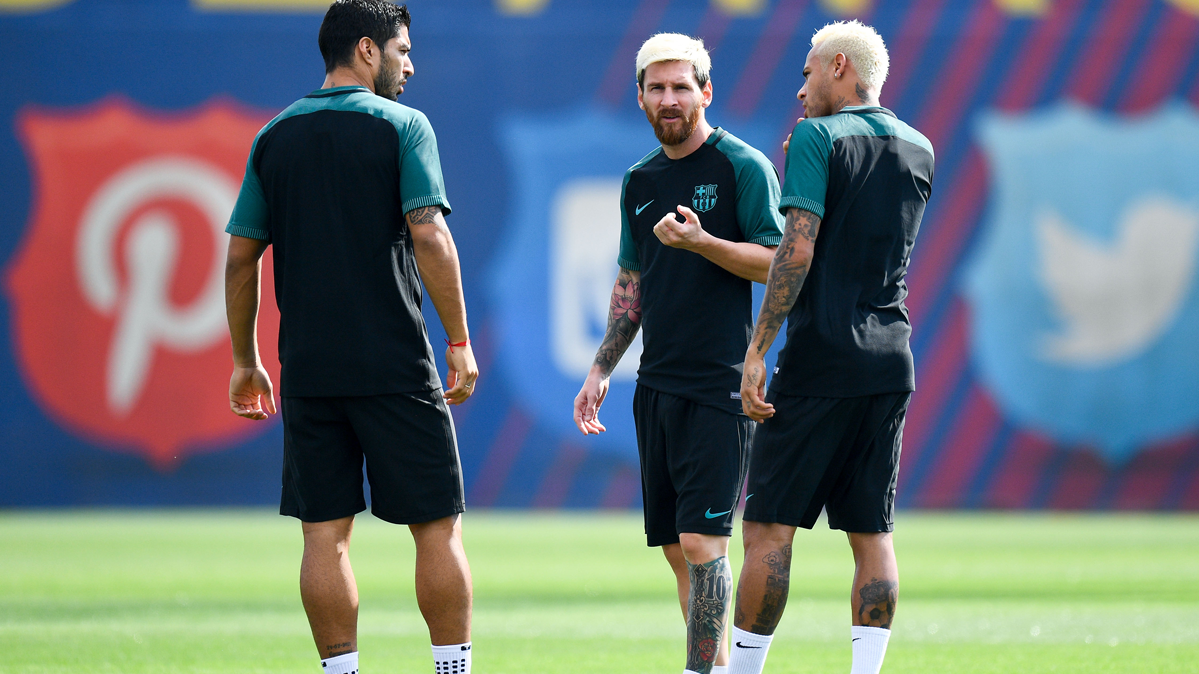 Leo Messi, Neymar Jr and Luis Suárez, in a session of training