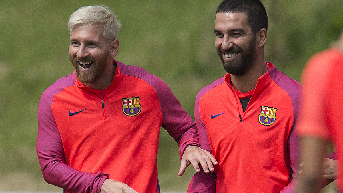 Burn Turan, training with Messi in an image of archive