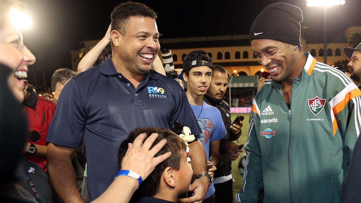 Ronaldo Nazario, participando en un acto junto a Ronaldinho