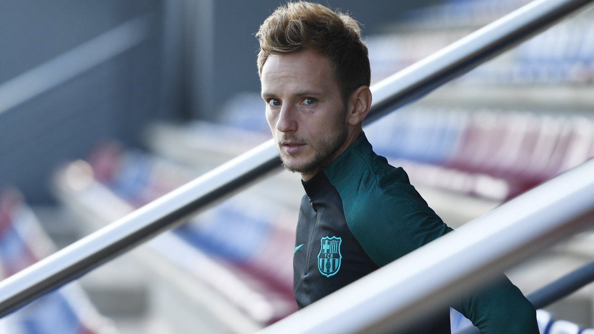 Ivan Rakitic, going out to train with the FC Barcelona