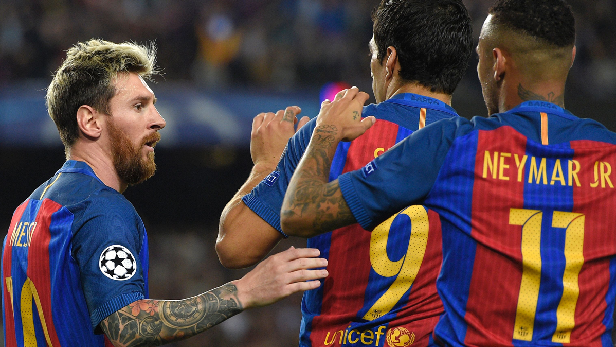 Leo Messi, Neymar Jr and Luis Suárez, celebrating a goal this season