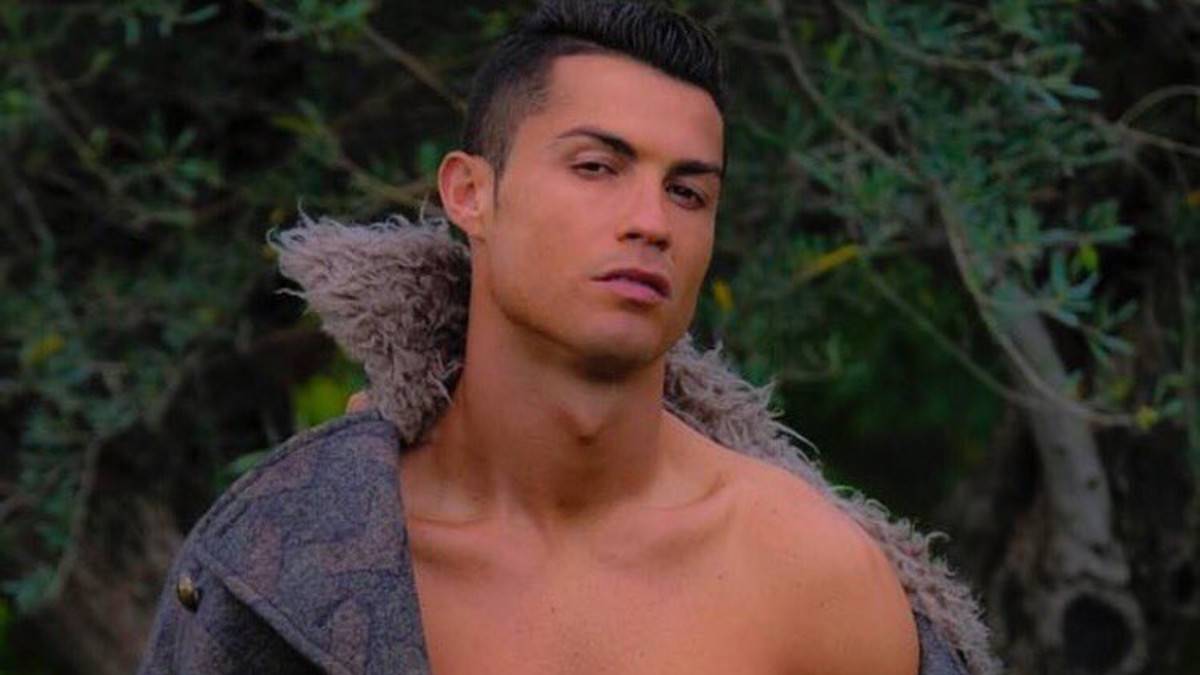 Cristiano Ronaldo, posando de forma sugerente en las redes sociales