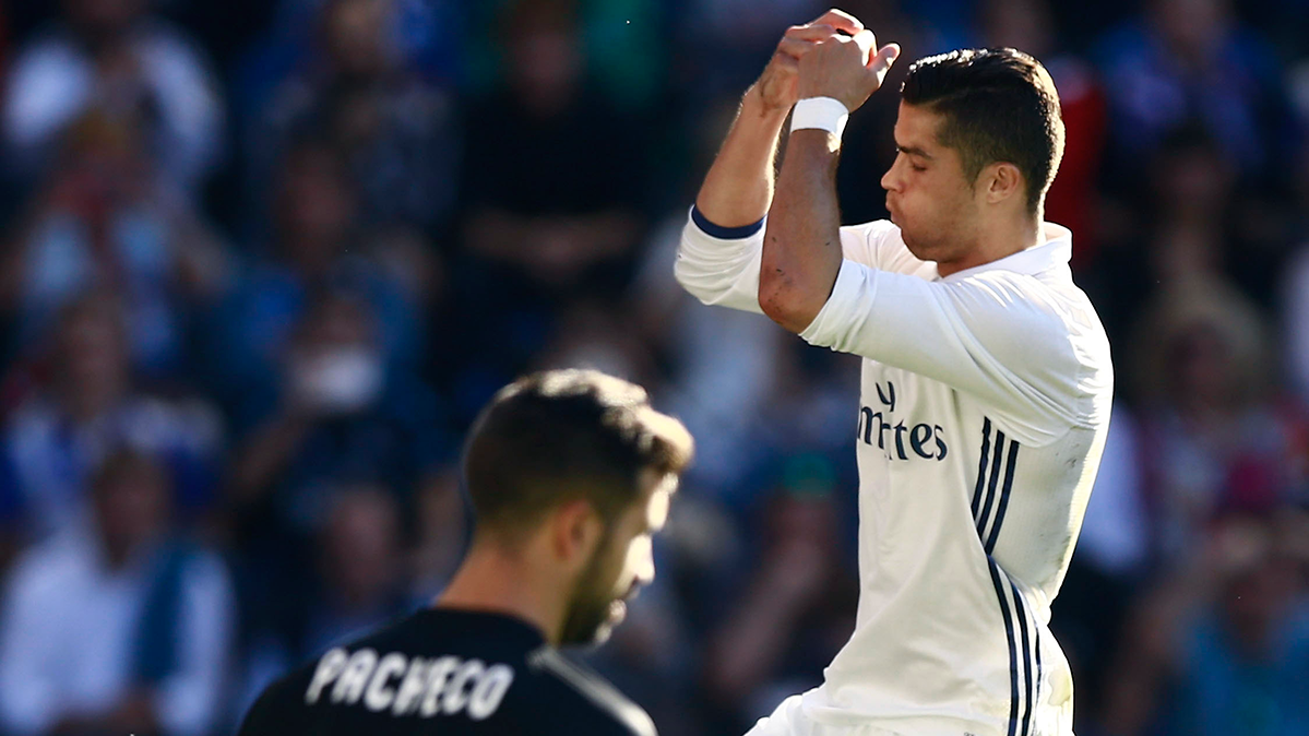 Cristiano Ronaldo celebrando uno de sus goles ante el Deportivo Alavés