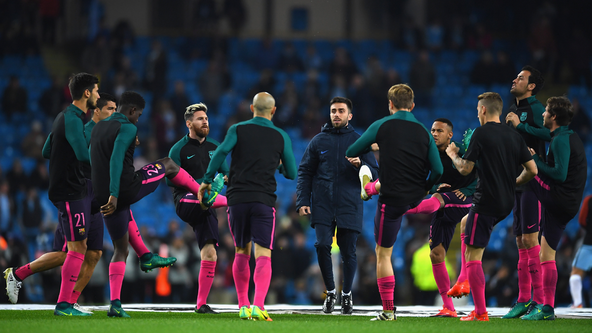 The FC Barcelona, heating in the Etihad Stadium before the party