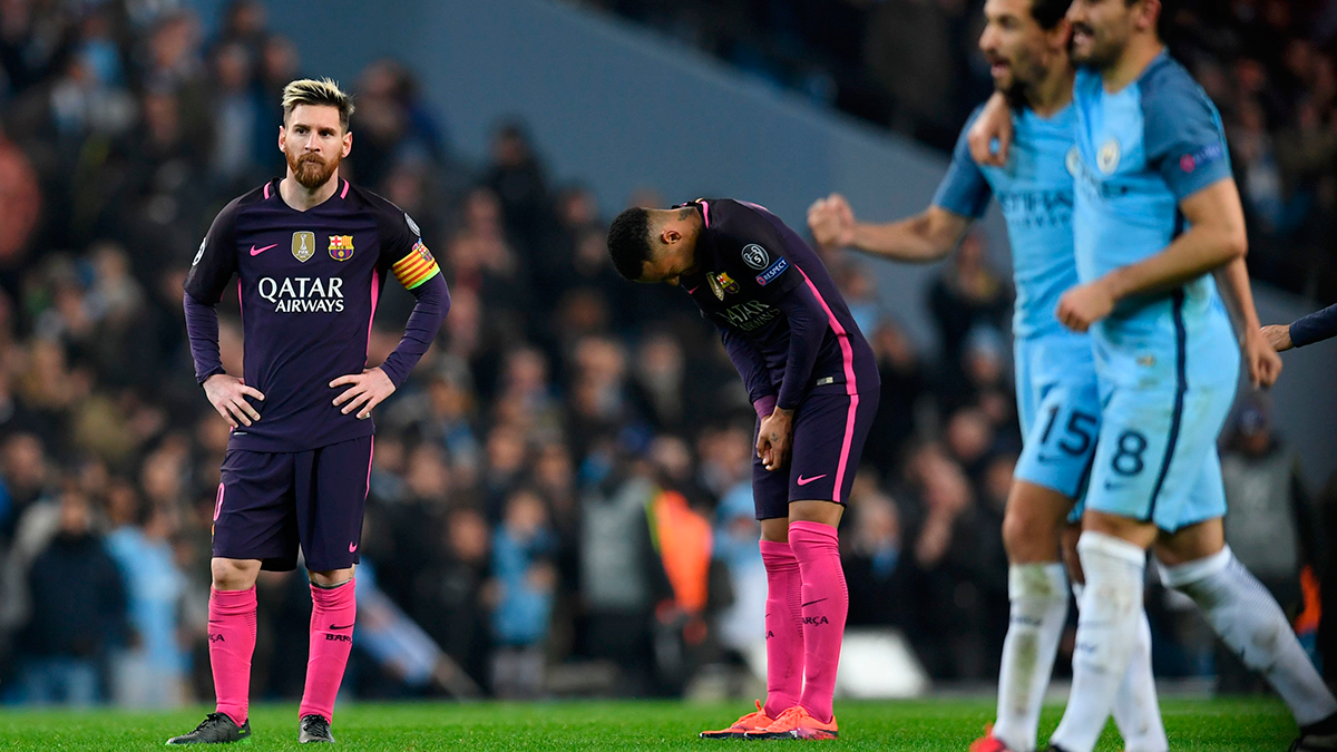 Los jugadores del Barça, abatidos tras uno de los goles del City