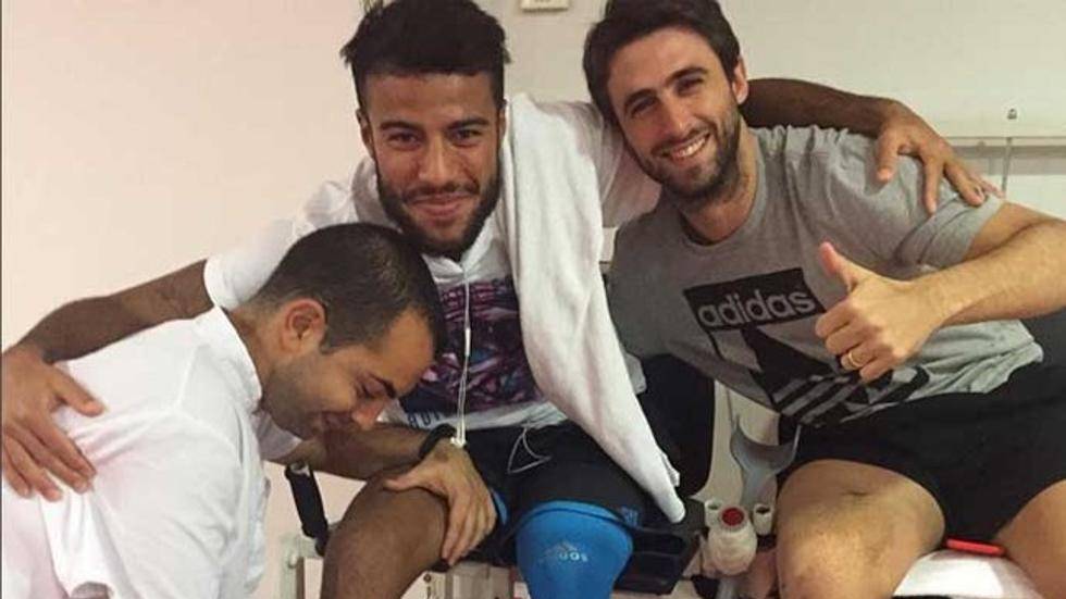 Rafinha And Couple, joined by an injury