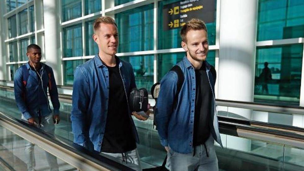 Ter Stegen Together with Ivan Rakitic to his arrival to the airport of Seville