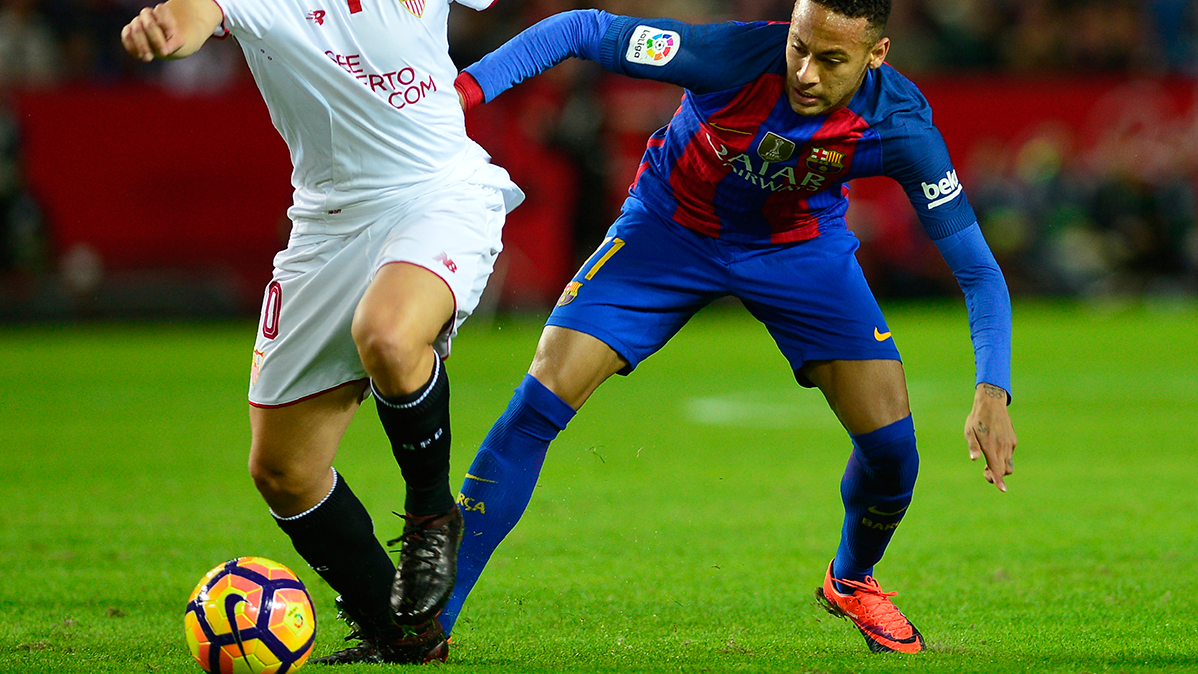 Nasri Steps him the ankle to Neymar Júnior in the Seville-Barça