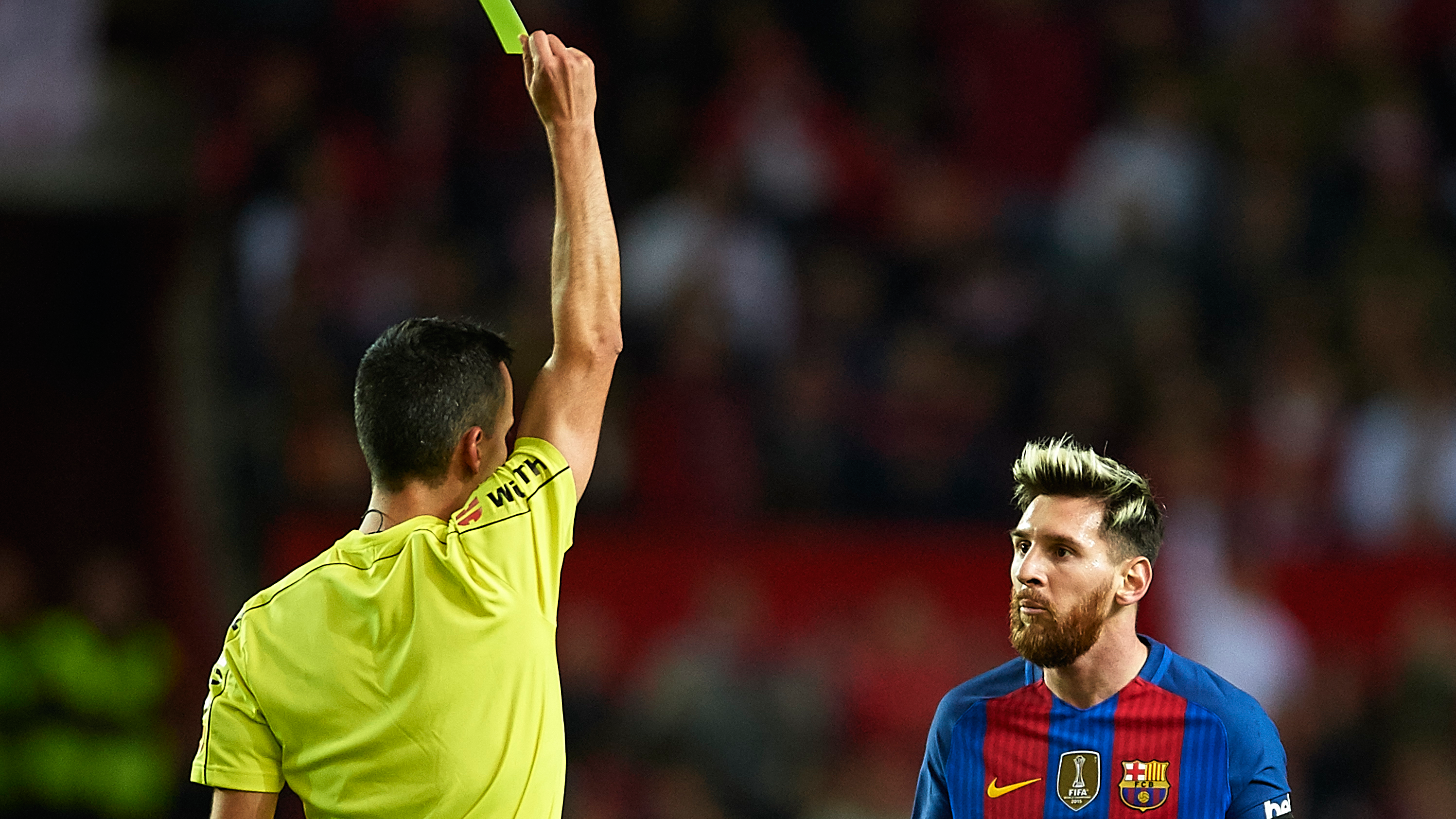 Leo Messi, amonestado al creer Jaime Latre que perdía tiempo