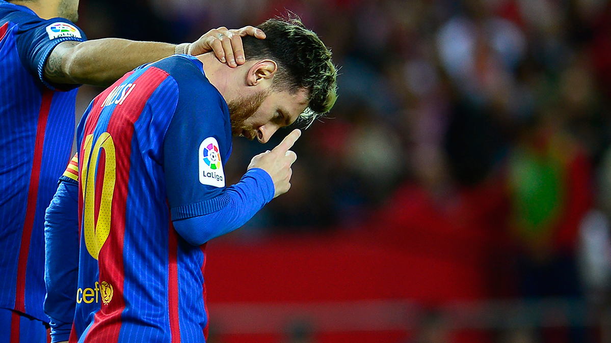 Leo Messi celebra su gol al Sevilla FC