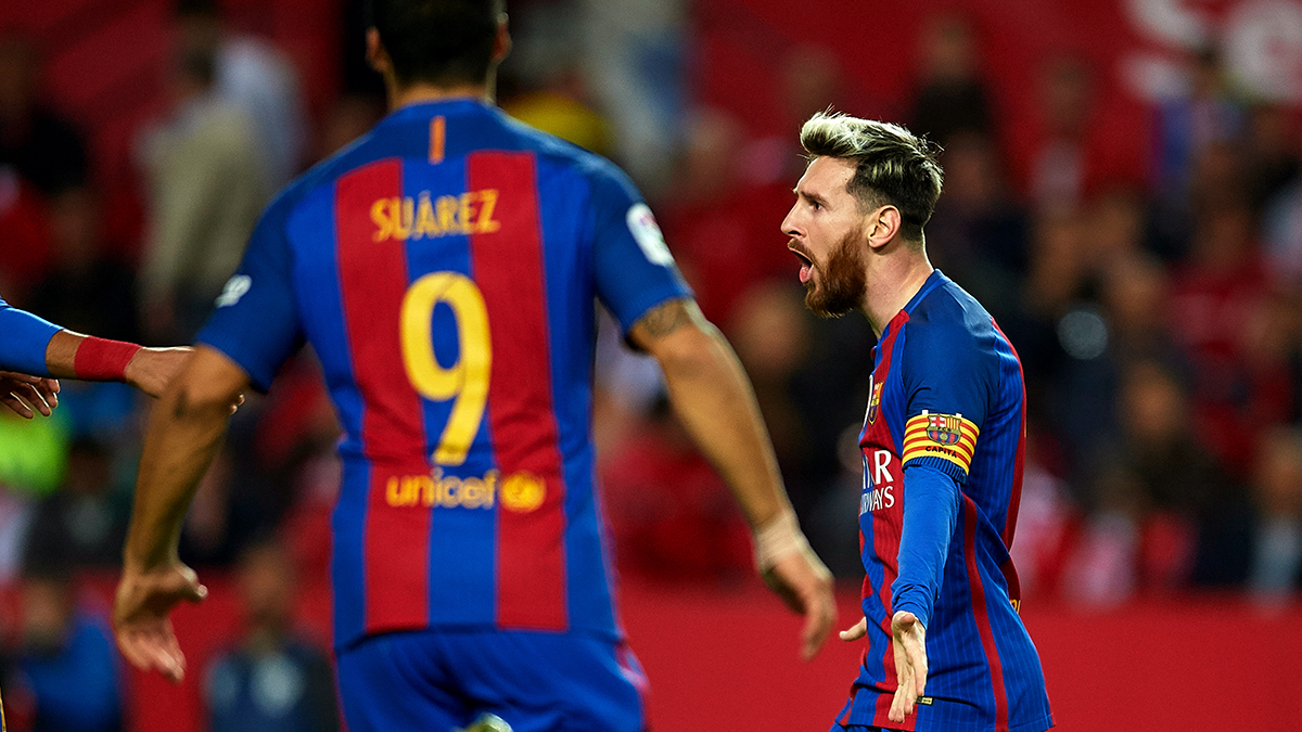 Leo Messi y Luis Suárez celebran el primer gol del Barça ante el Sevilla FC
