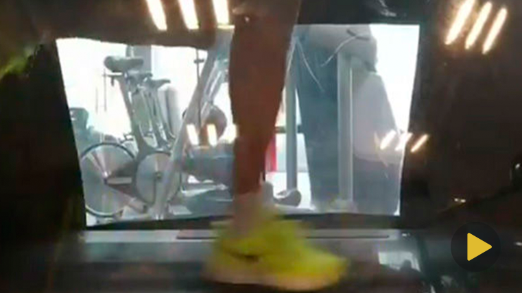 Andrés Iniesta muestra como evoluciona su lesión