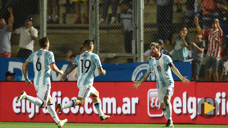Leo Messi, celebrando el golazo de falta marcado a Colombia