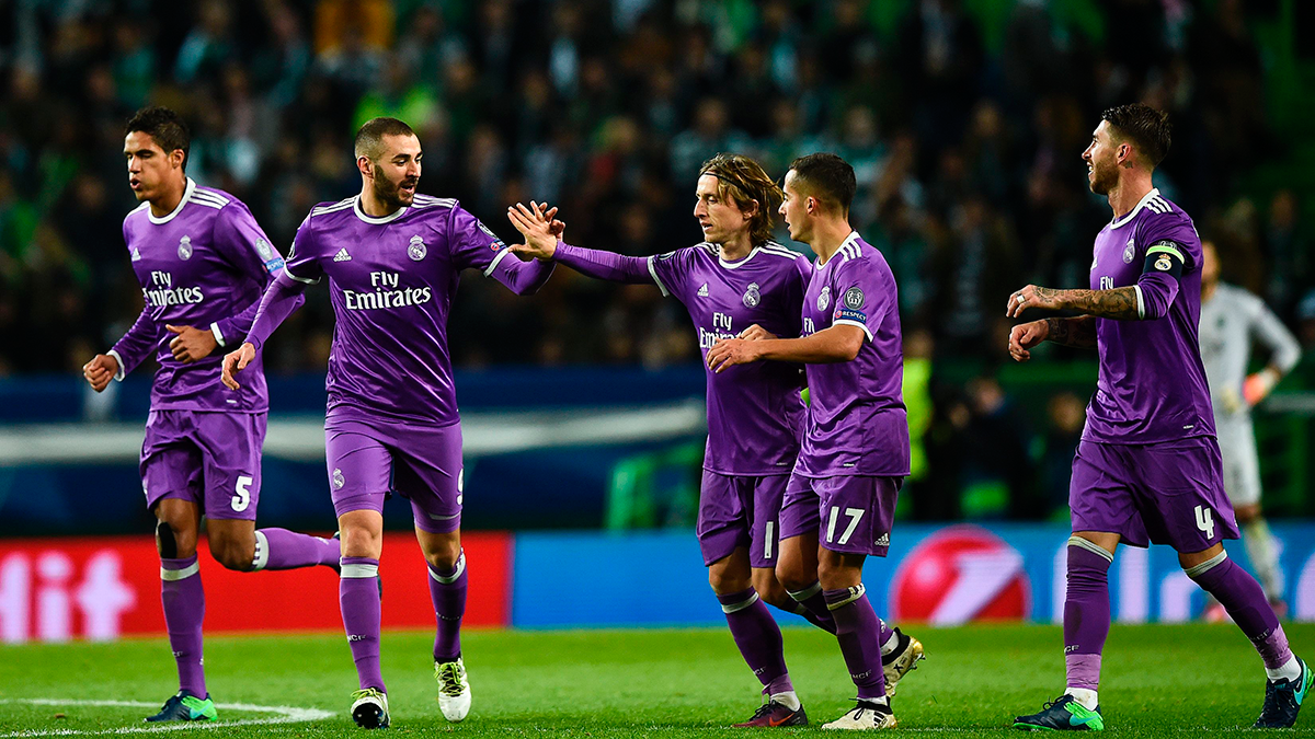 Karim Benzema celebrando su gol en el Sporting-Real Madrid