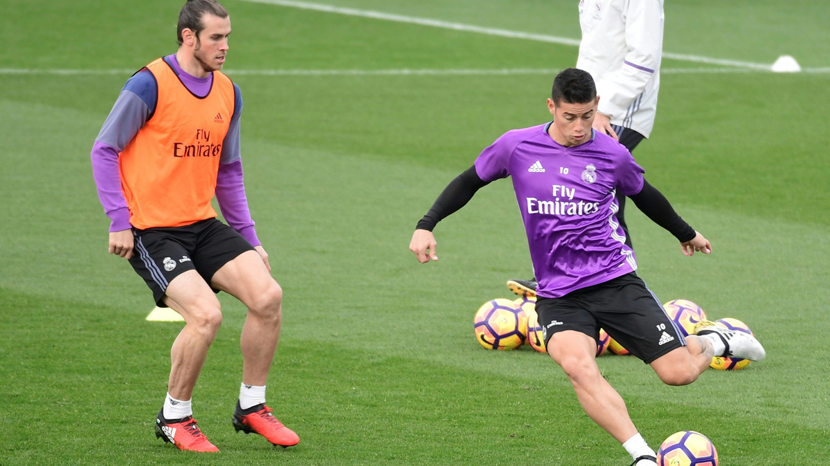James Rodríguez, durante un entrenamiento con el Real Madrid