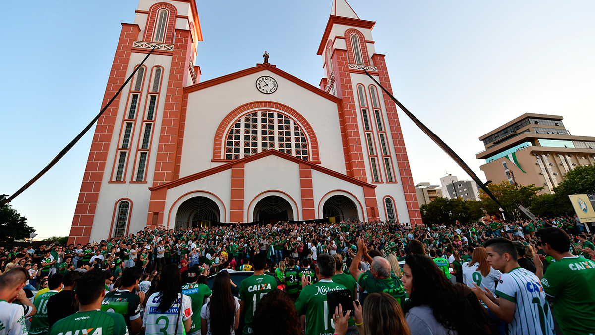 Mass tribute to the people died in the accident of the aeroplane of Chapecoense