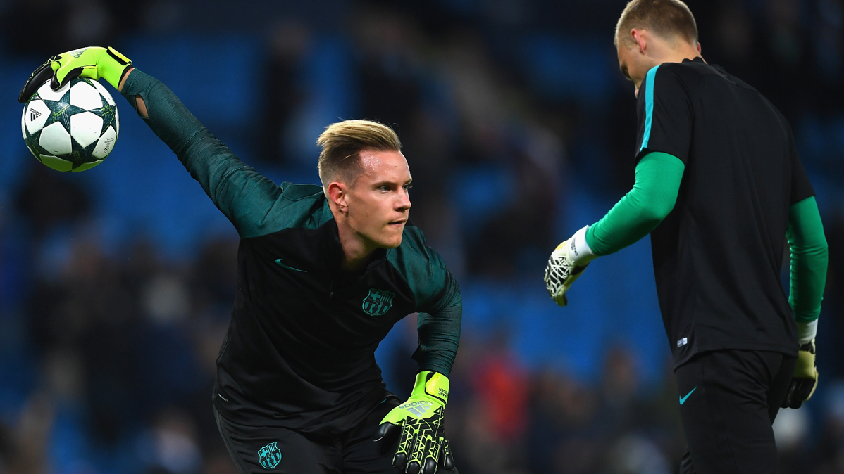 Ter Stegen, heating before a party of the FC Barcelona