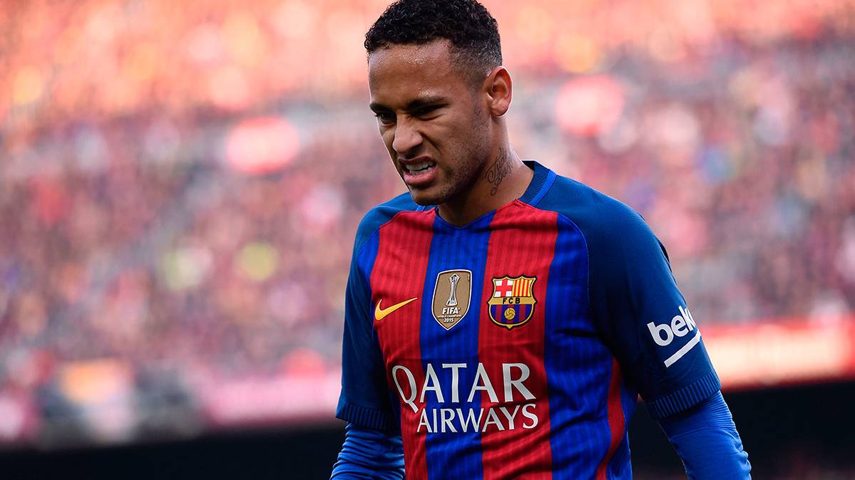 Neymar Júnior lamentándose de una jugada en el Barça-Madrid