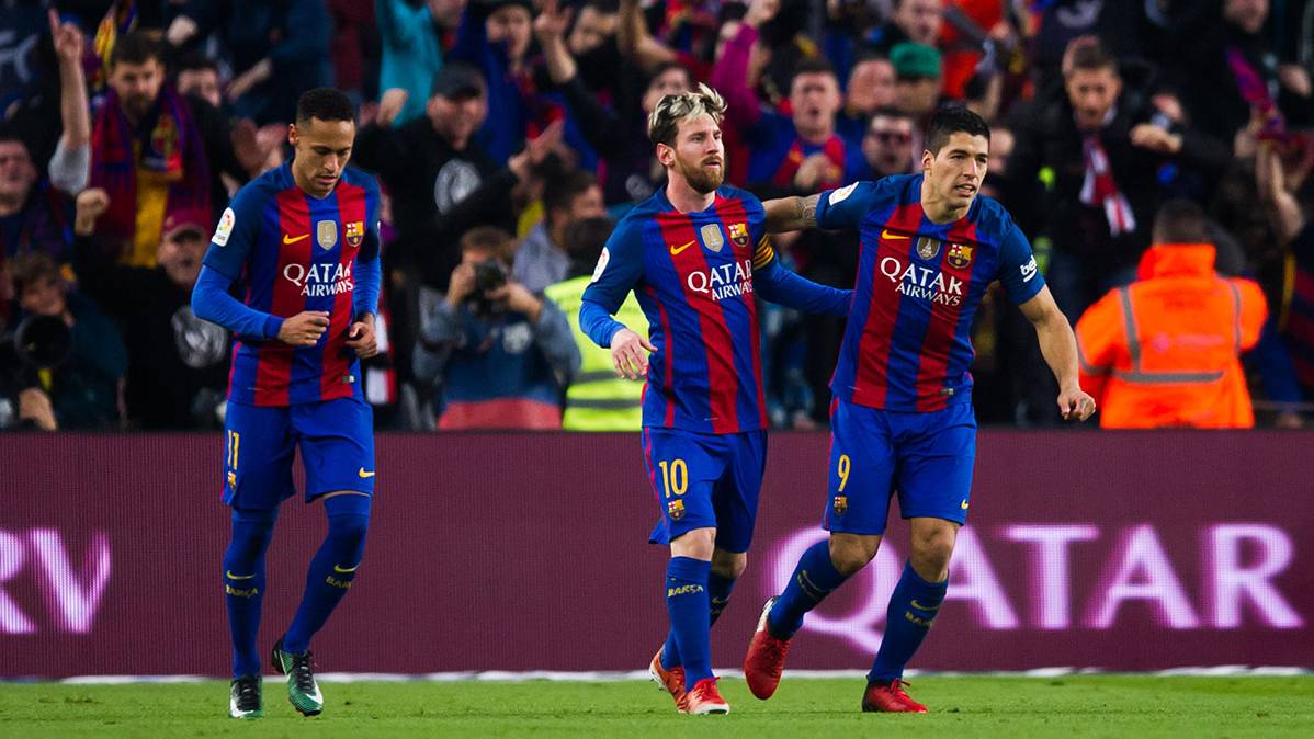 Neymar, Messi and Luis Suárez celebrate the goal of this last in front of the Madrid