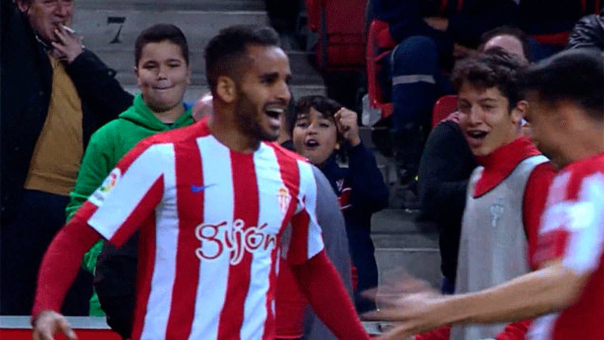 Douglas Pereira celebrates his goal with the Sporting