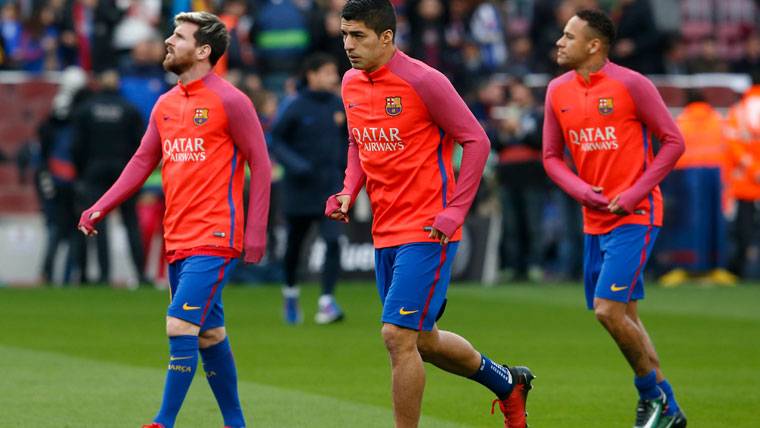 Leo Messi, Neymar Jr y Luis Suárez, calentando antes del Clásico