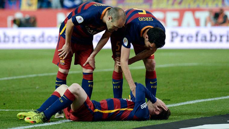 Leo Messi, Andrés Iniesta y Sergio Busquets, en un partido de la pasada campaña