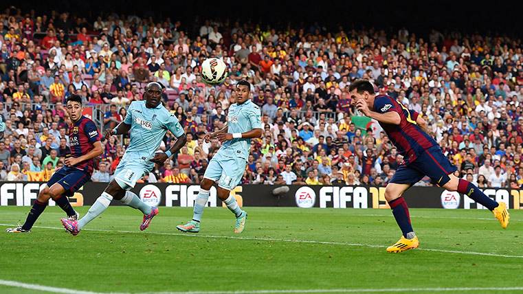 Leo Messi, marking a goal to the Granada of Joaquín Caparrós in the 2014-2015