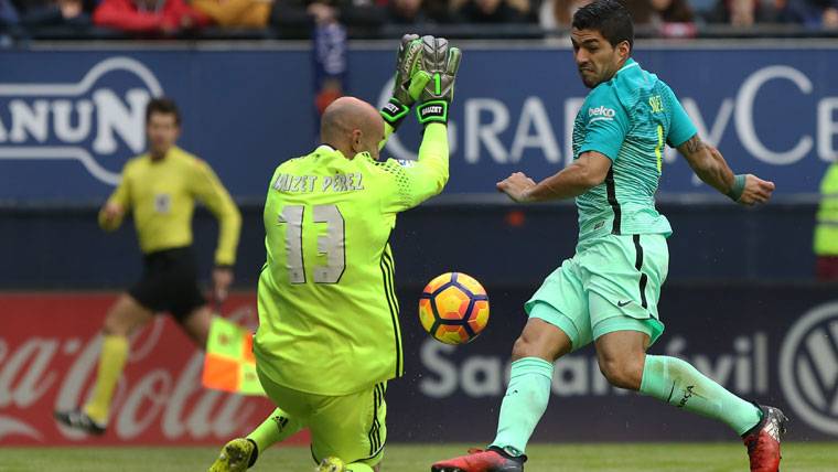 Luis Suárez, marrando una ocasión clara del Barça contra Osasuna