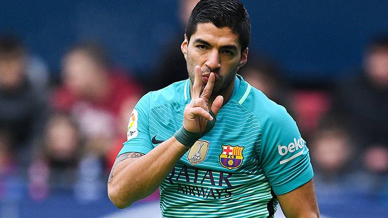 Luis Suárez celebrates his so much in front of the Osasuna