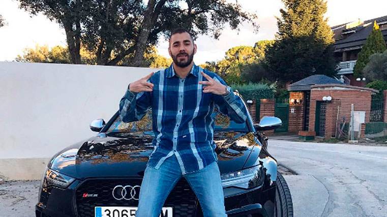 Karim Benzema, with one of his a lot of cars of luxury