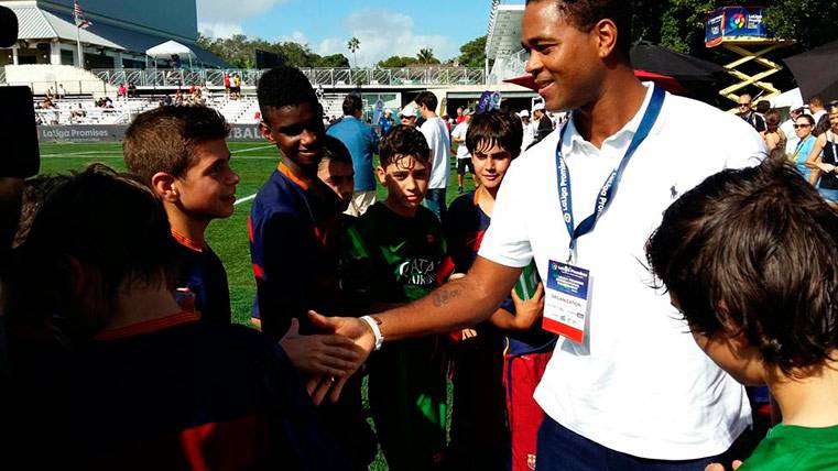 Patrick Kluivert will go back to see  with his FC Barcelona