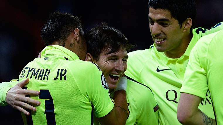 Neymar Júnior, Leo Messi y Luis Suárez celebrando uno de sus goles al PSG