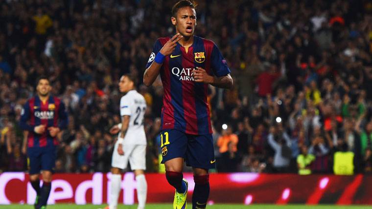 Neymar Jr, después de marcar un gol contra el Paris Saint-Germain
