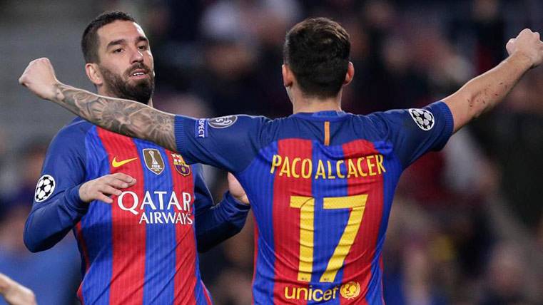 Paco Alcácer celebra su primer gol con el FC Barcelona