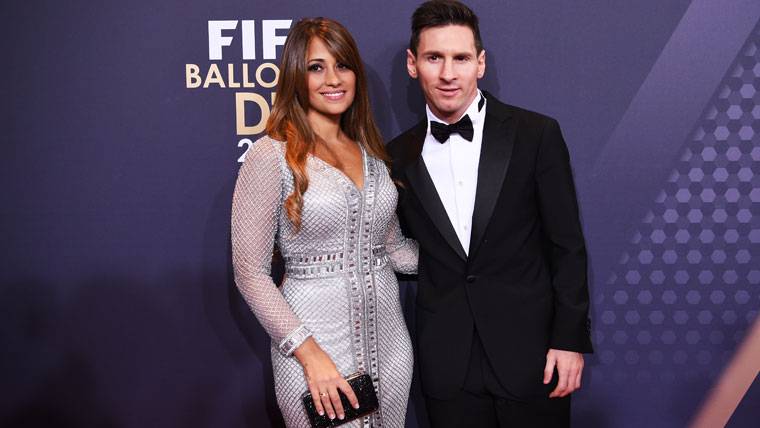 Leo Messi y Antonella, durante la gala del Balón de Oro 2015