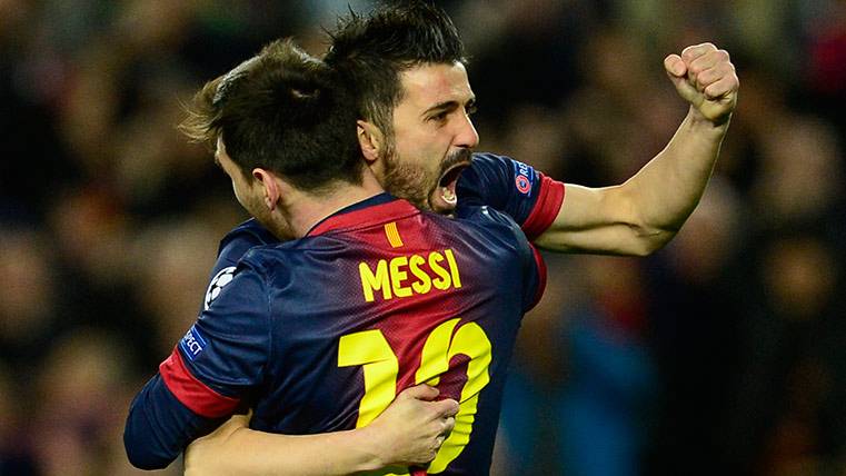 David Villa celebrating a goal beside Leo Messi in the Barça